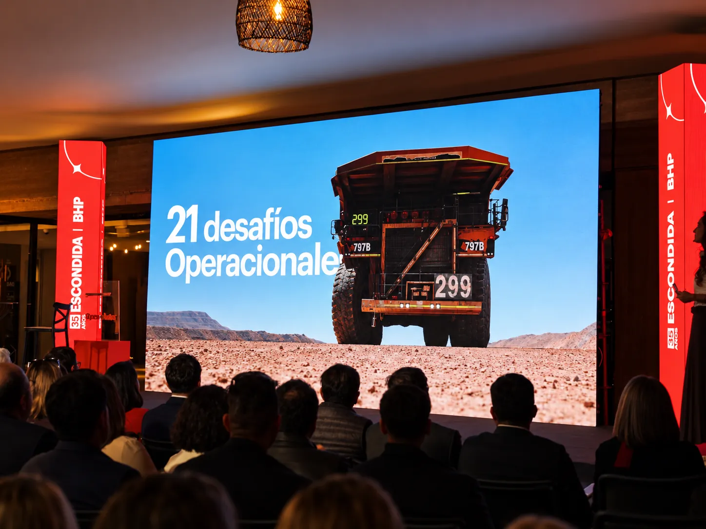 CAEX haul truck on screen during the presentation of Open Aster's 21 operational challenges